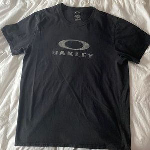 Oakley t-shirt